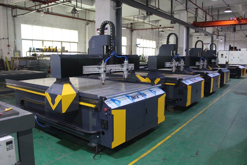 防雾PC镜片切割机定制 博鱼数控助力医护行业提高产能